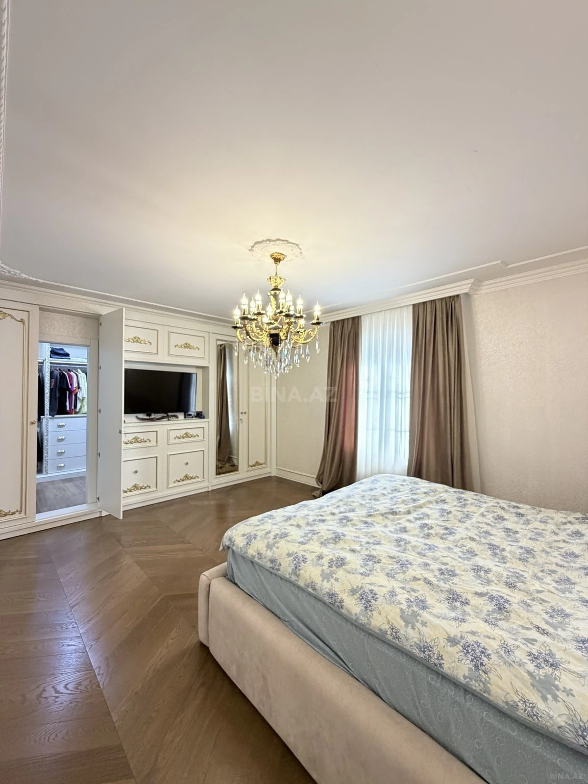 Satılır 3 otaqlı mənzil 215 m²