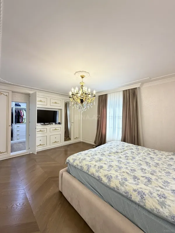 Satılır 3 otaqlı mənzil 215 m²
