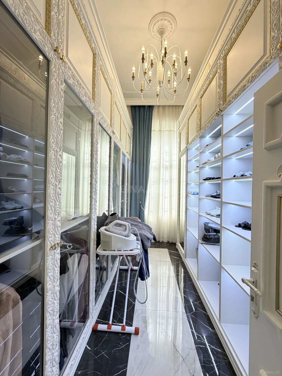Satılır 3 otaqlı mənzil 215 m²