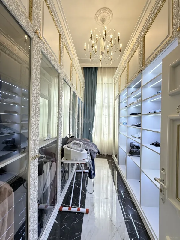 Satılır 3 otaqlı mənzil 215 m²