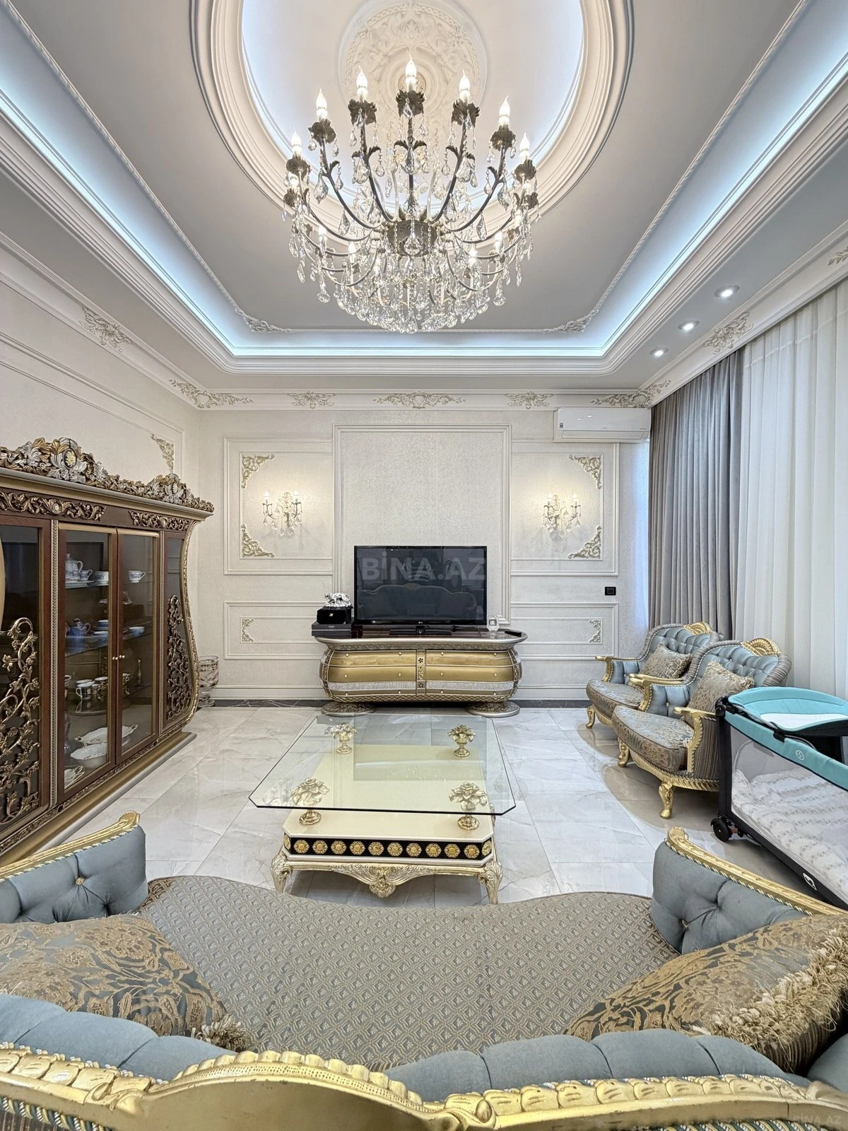 Satılır 3 otaqlı mənzil 215 m²