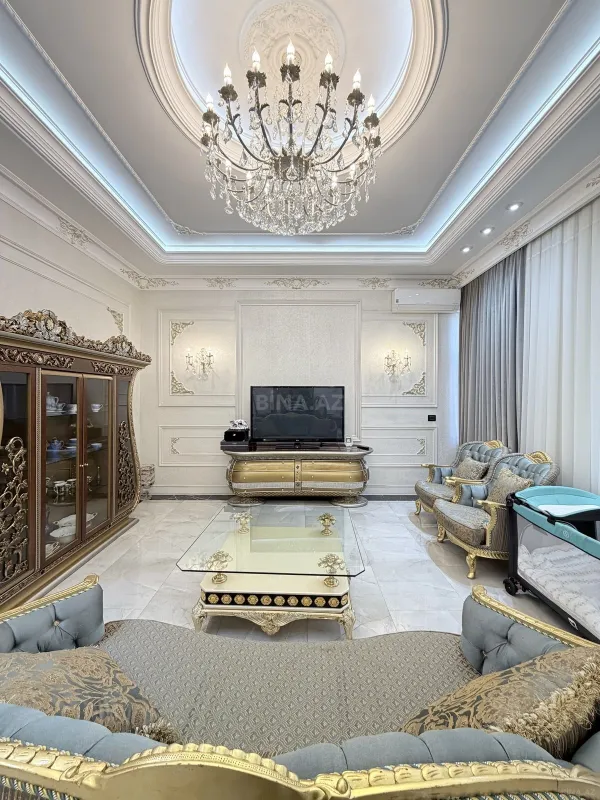 Satılır 3 otaqlı mənzil 215 m²