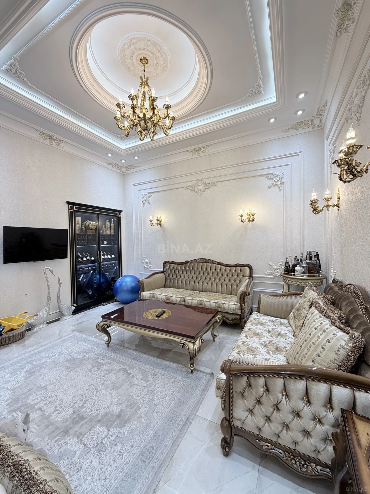Satılır 3 otaqlı mənzil 215 m²