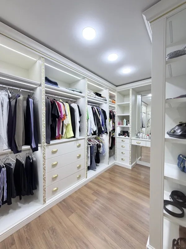 Satılır 3 otaqlı mənzil 215 m²