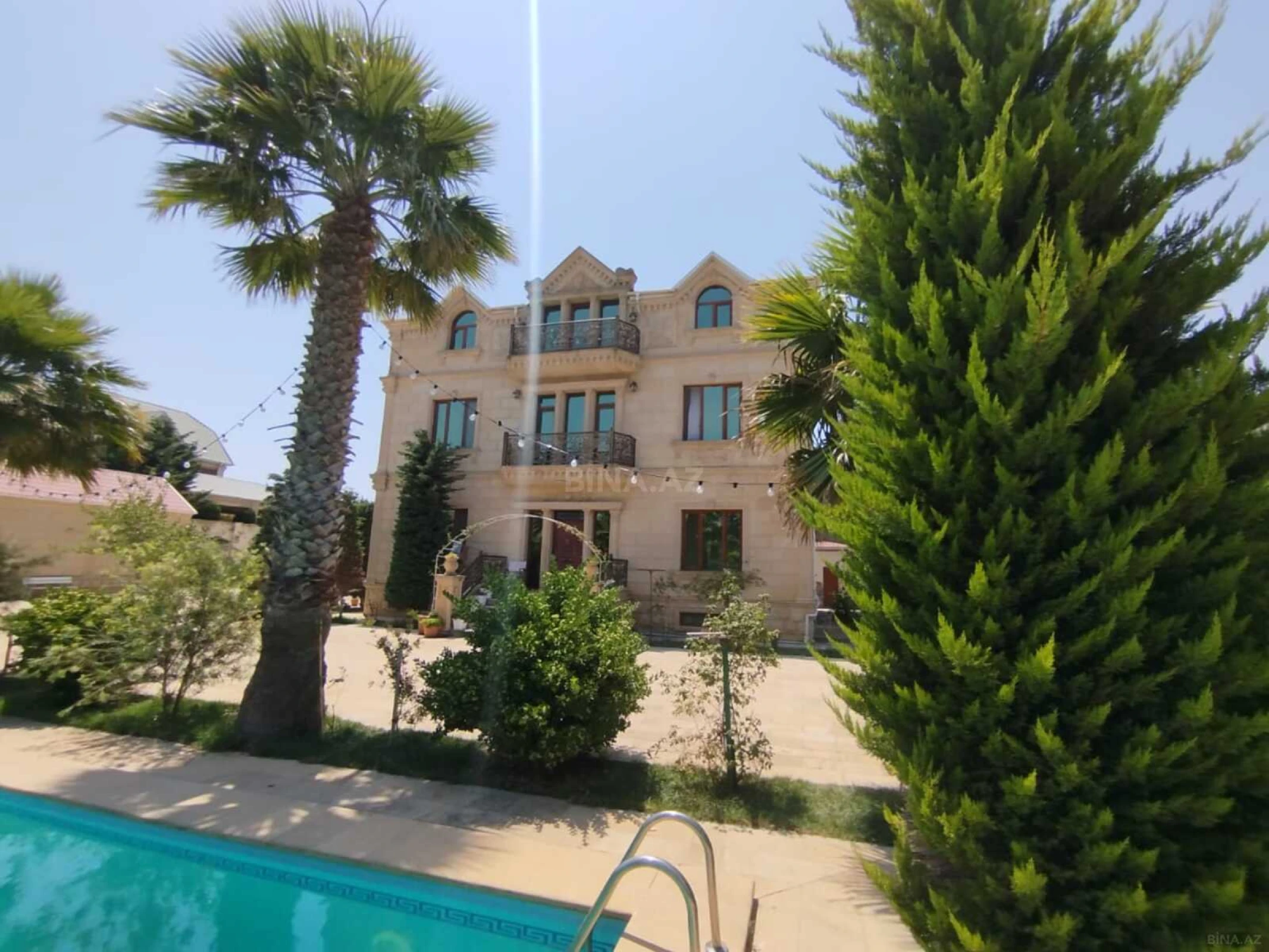 Kirayə verilir 6 otaqlı həyət evi 500 m²