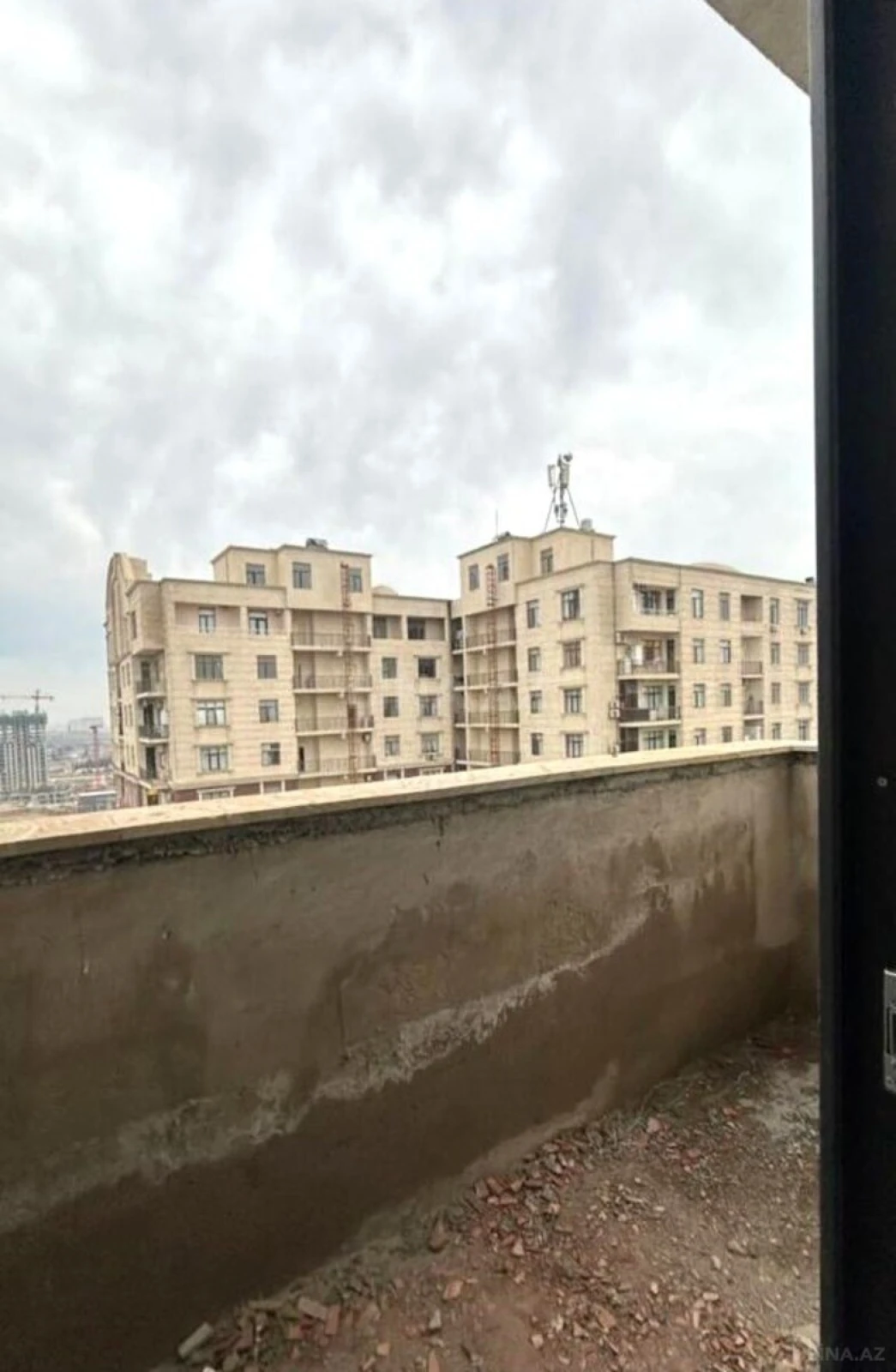 Satılır 2 otaqlı mənzil 82 m²