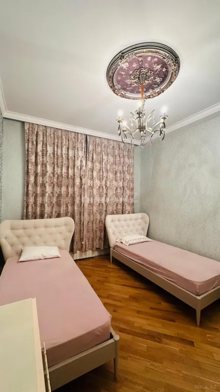 Satılır 3 otaqlı mənzil 175 m²
