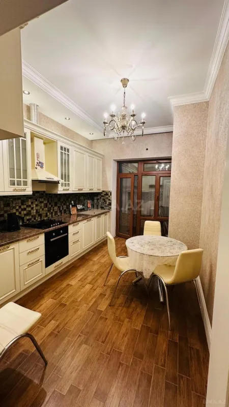 Satılır 3 otaqlı mənzil 175 m²