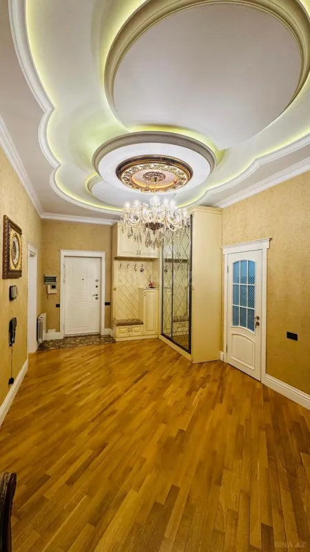 Satılır 3 otaqlı mənzil 175 m²