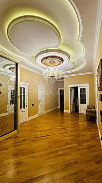 Satılır 3 otaqlı mənzil 175 m²