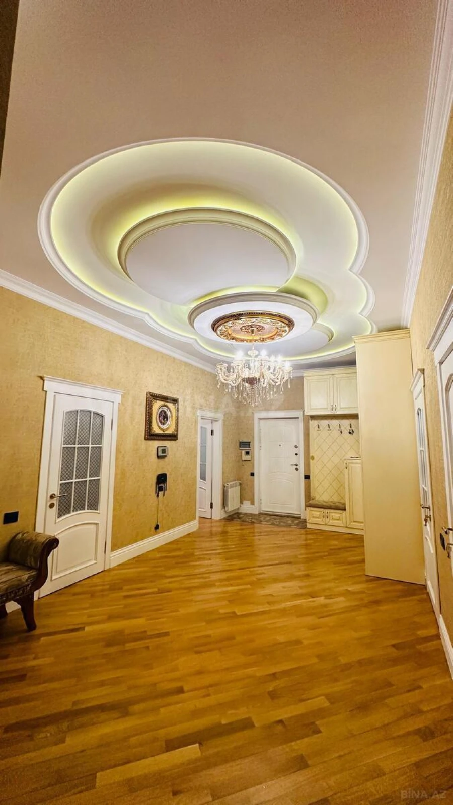 Satılır 3 otaqlı mənzil 175 m²