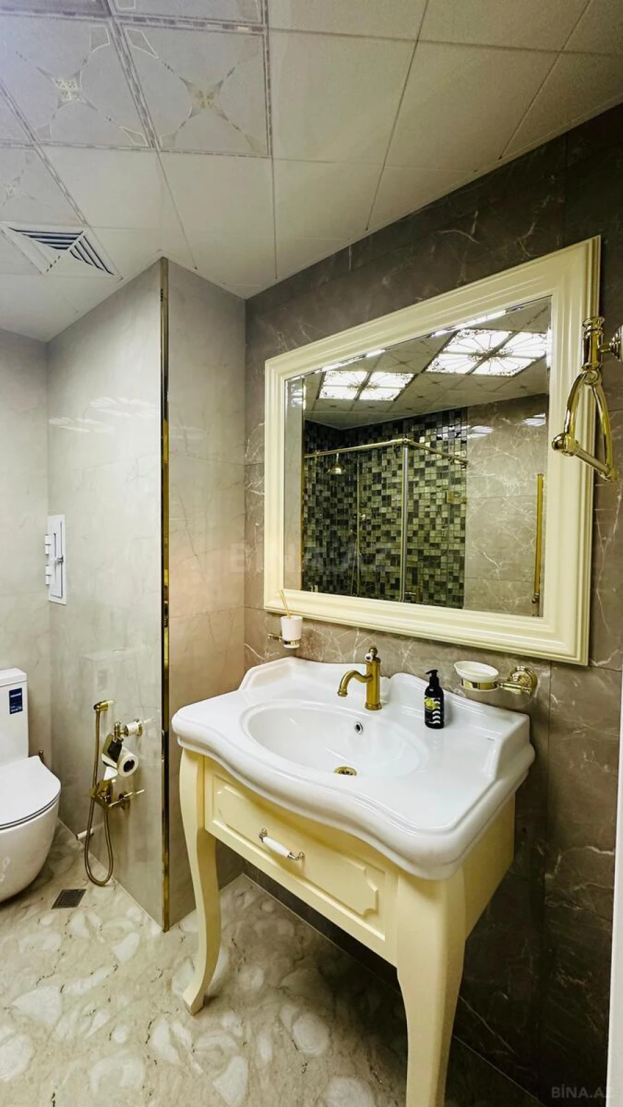 Satılır 3 otaqlı mənzil 175 m²