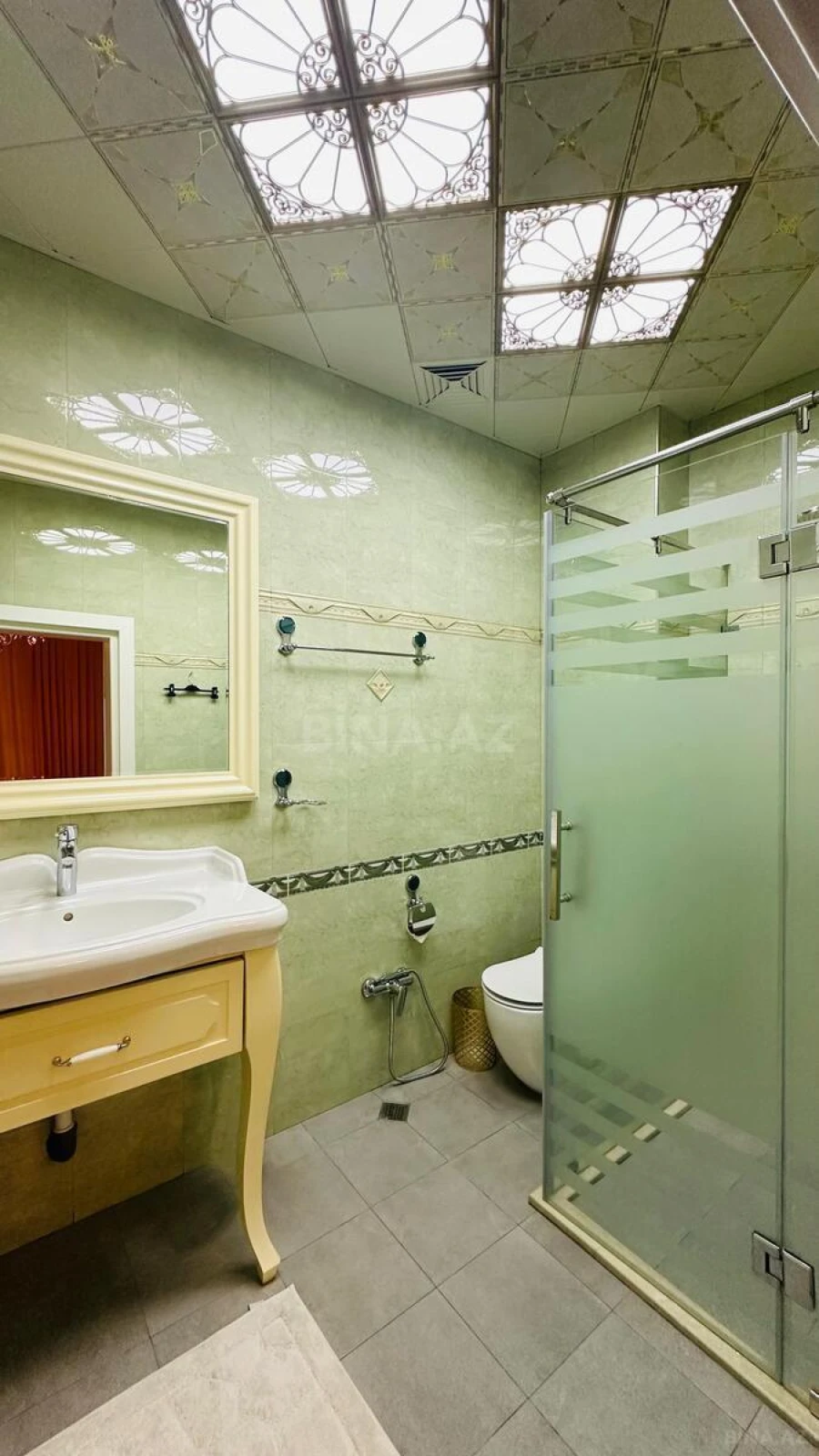 Satılır 3 otaqlı mənzil 175 m²