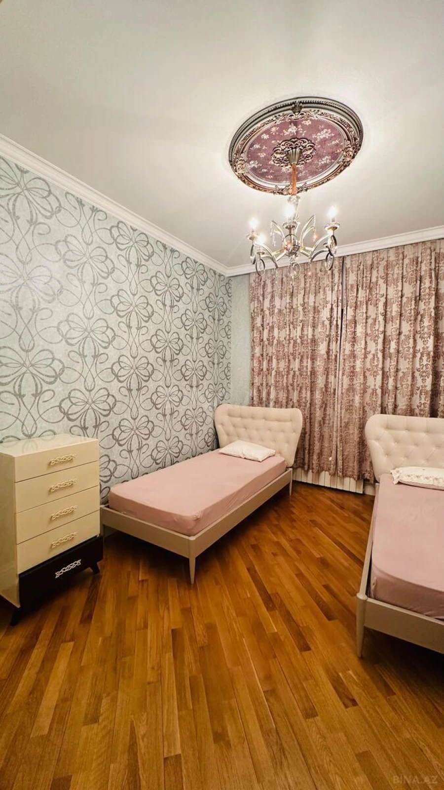 Satılır 3 otaqlı mənzil 175 m²