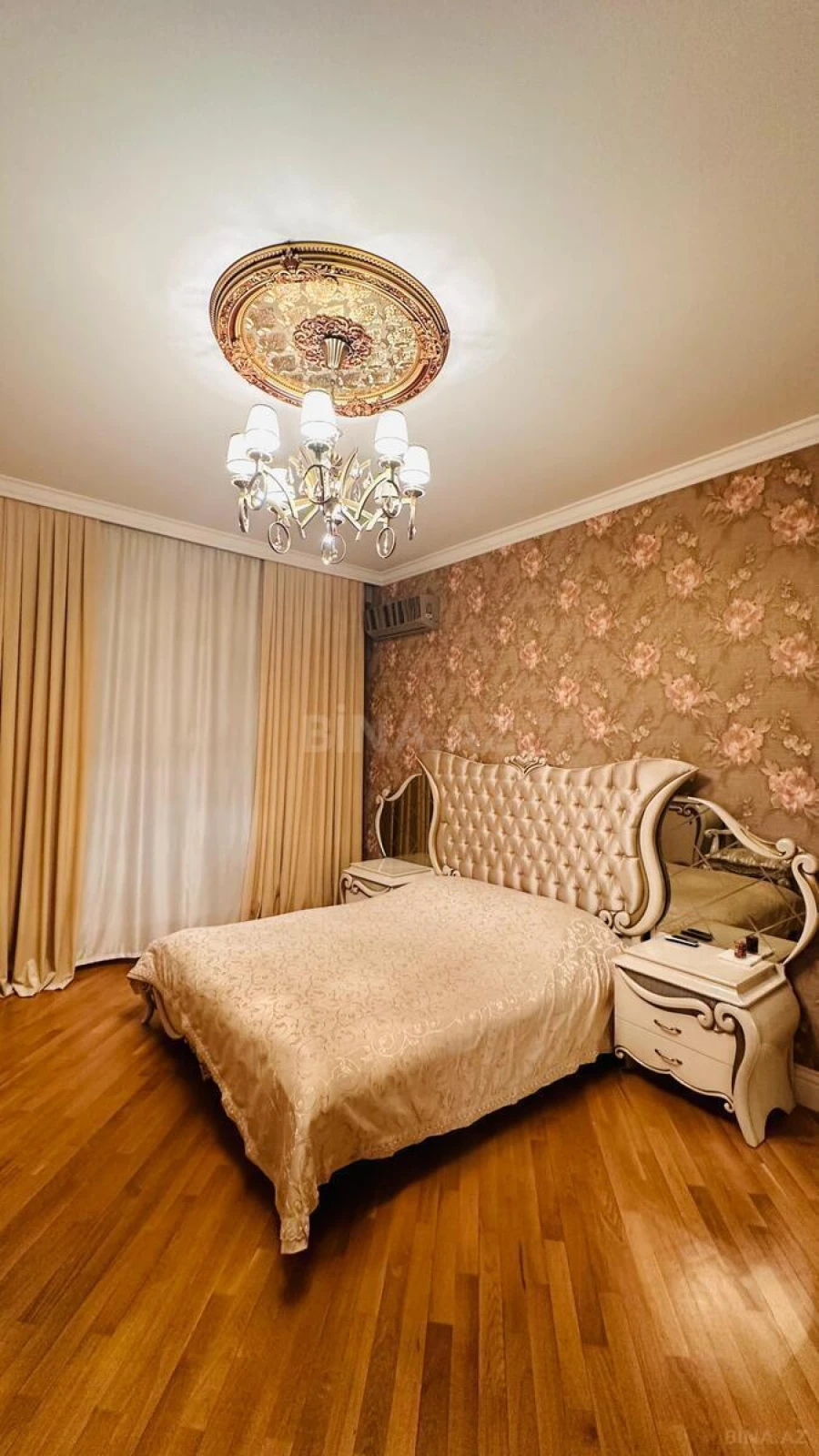 Satılır 3 otaqlı mənzil 175 m²