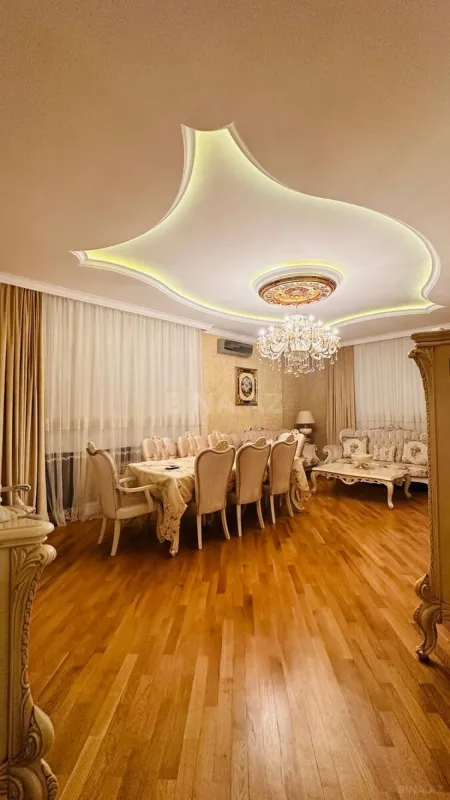 Satılır 3 otaqlı mənzil 175 m²