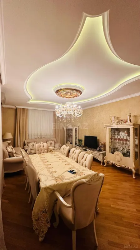 Satılır 3 otaqlı mənzil 175 m²