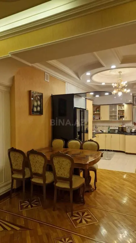 Satılır 3 otaqlı mənzil 137 m²
