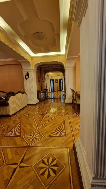 Satılır 3 otaqlı mənzil 137 m²