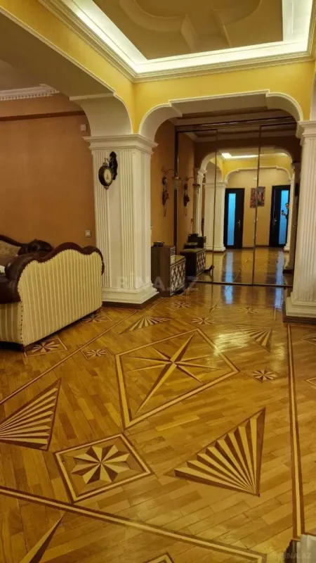 Satılır 3 otaqlı mənzil 137 m²