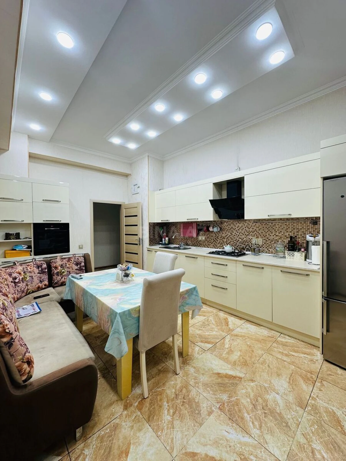 Satılır 3 otaqlı mənzil 165 m²