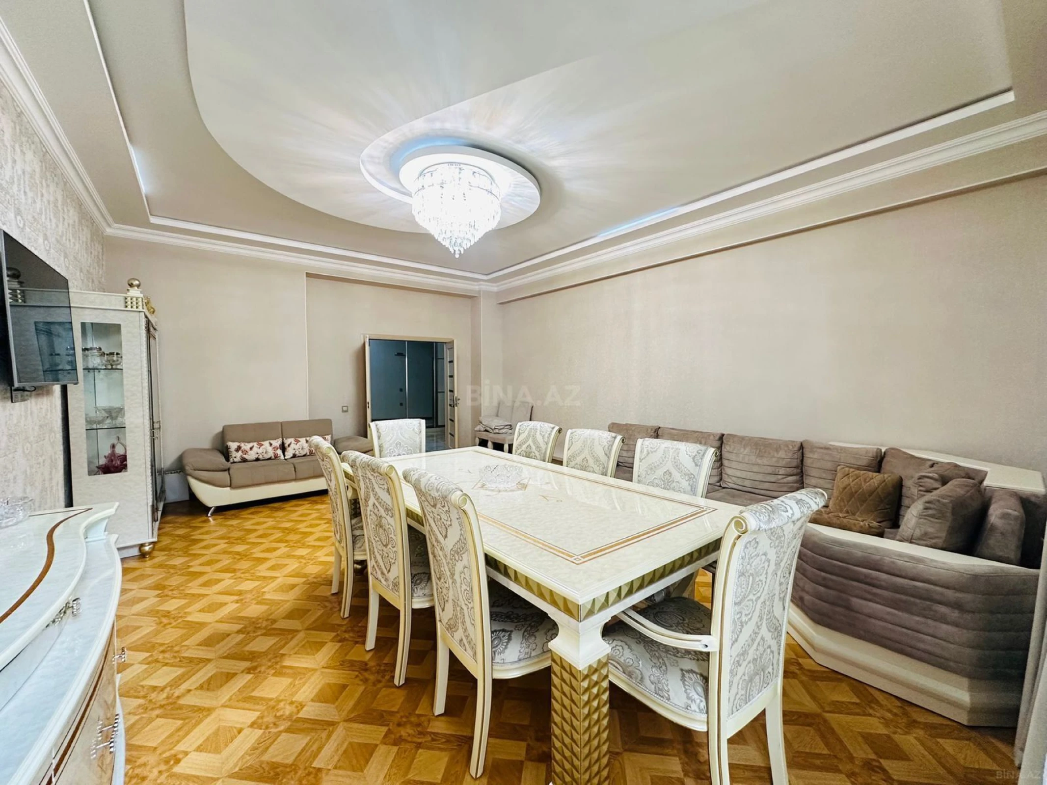 Satılır 3 otaqlı mənzil 165 m²