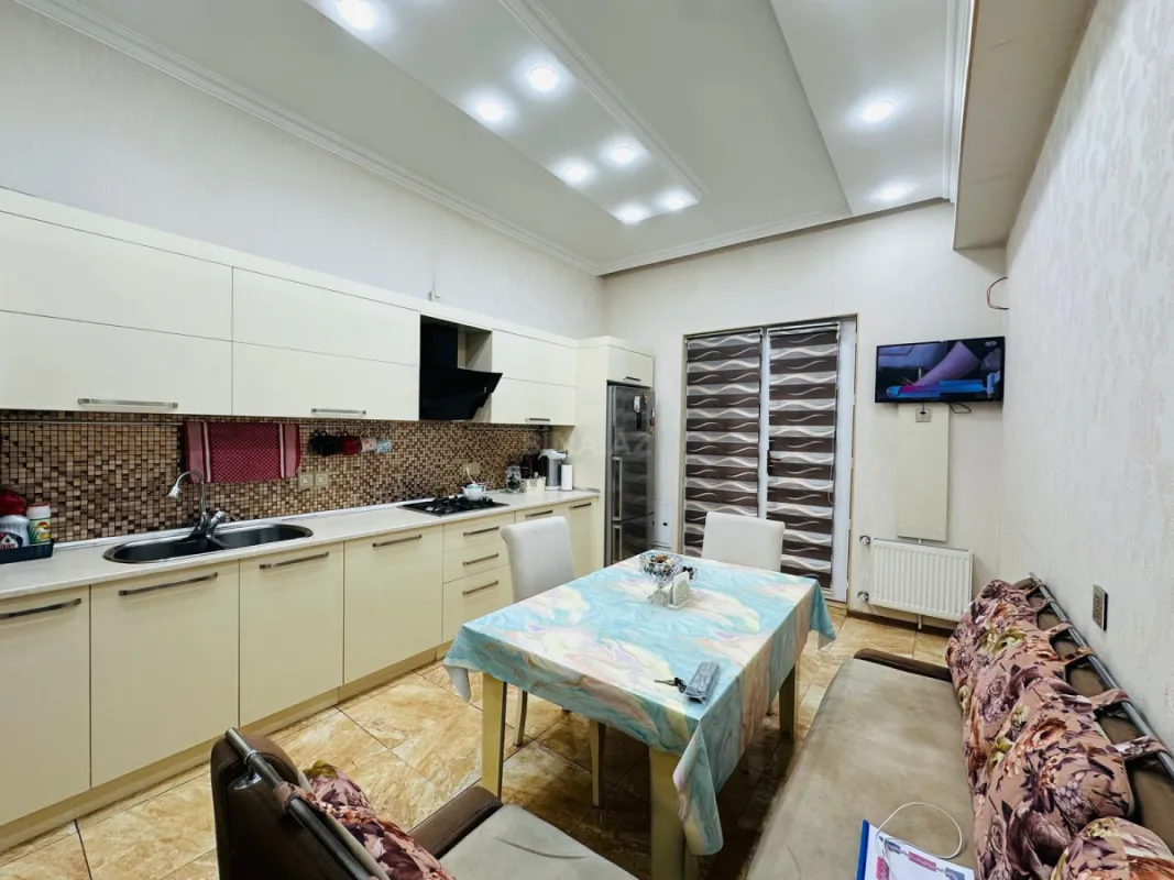 Satılır 3 otaqlı mənzil 165 m²