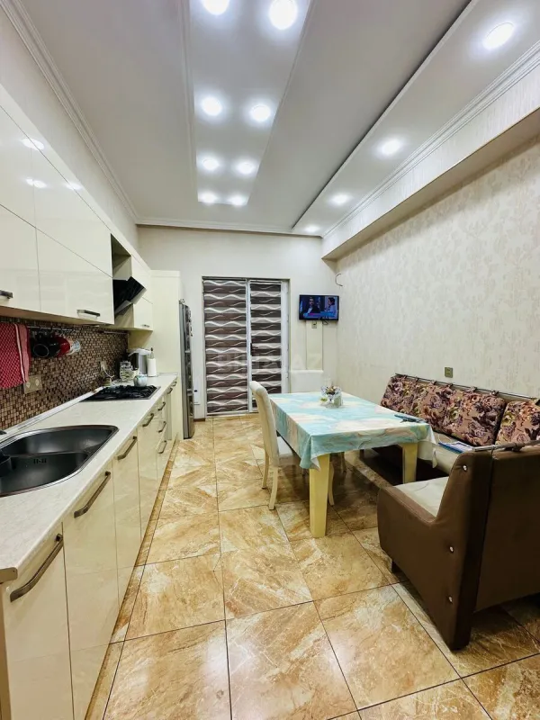 Satılır 3 otaqlı mənzil 165 m²