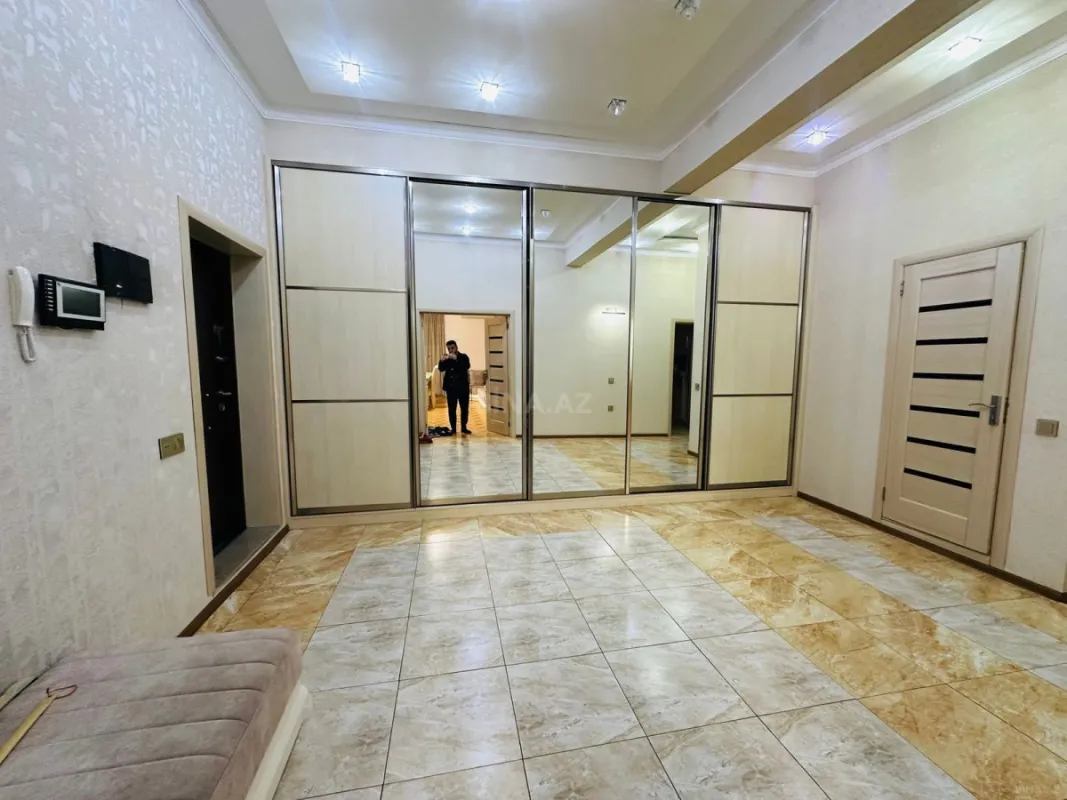 Satılır 3 otaqlı mənzil 165 m²