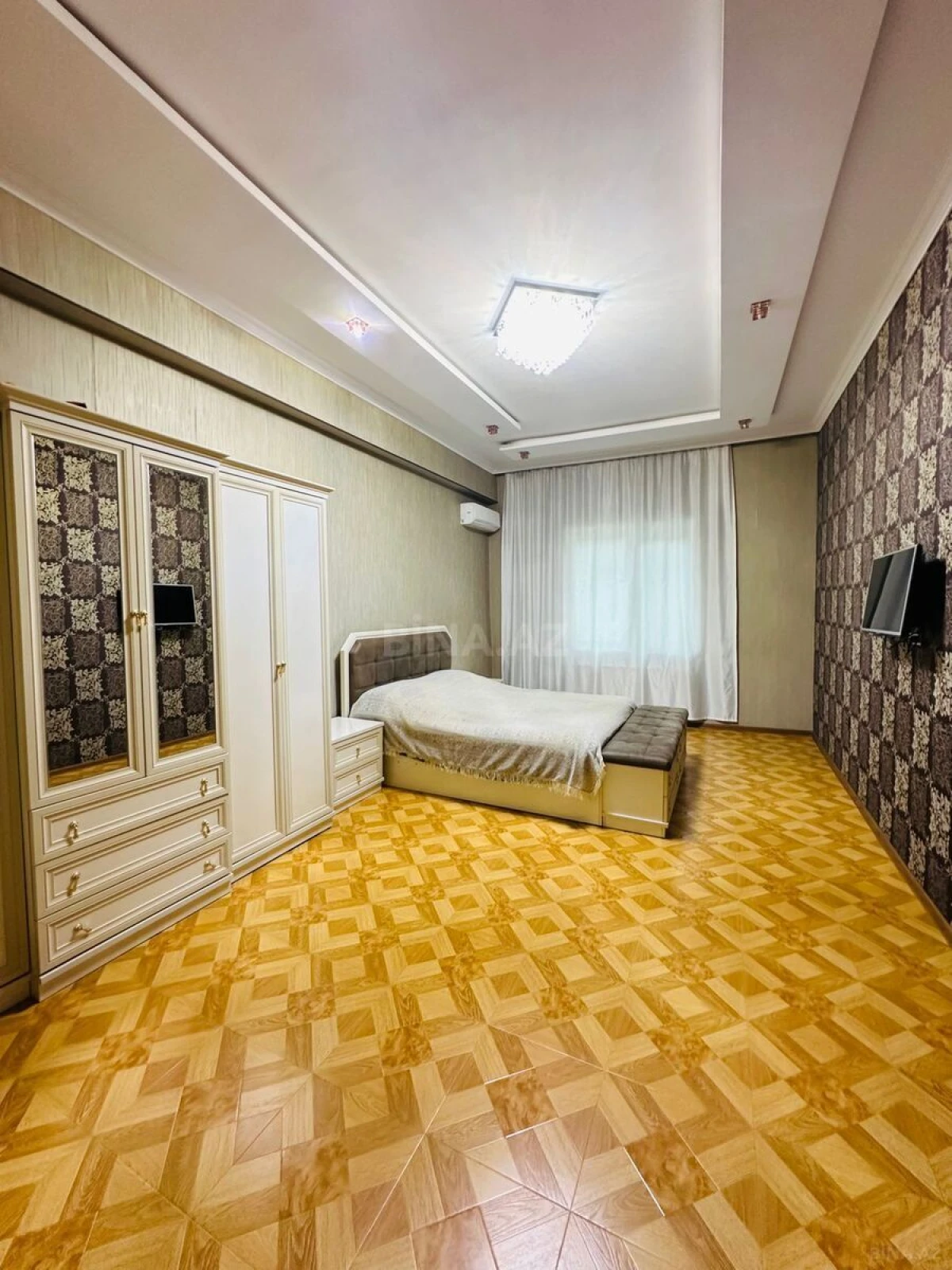 Satılır 3 otaqlı mənzil 165 m²