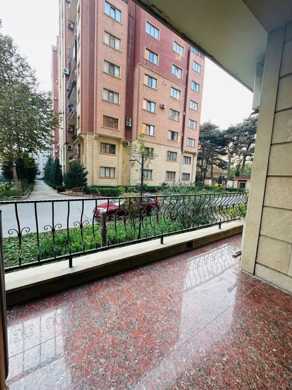 Satılır 3 otaqlı mənzil 165 m²