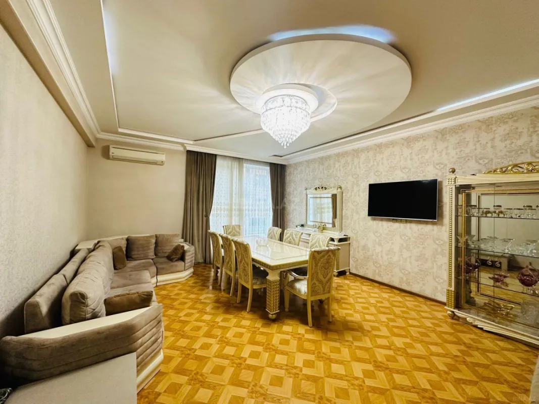 Satılır 3 otaqlı mənzil 165 m²
