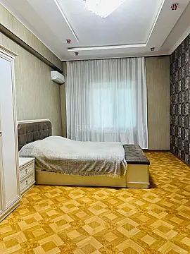 Satılır 3 otaqlı mənzil 165 m²