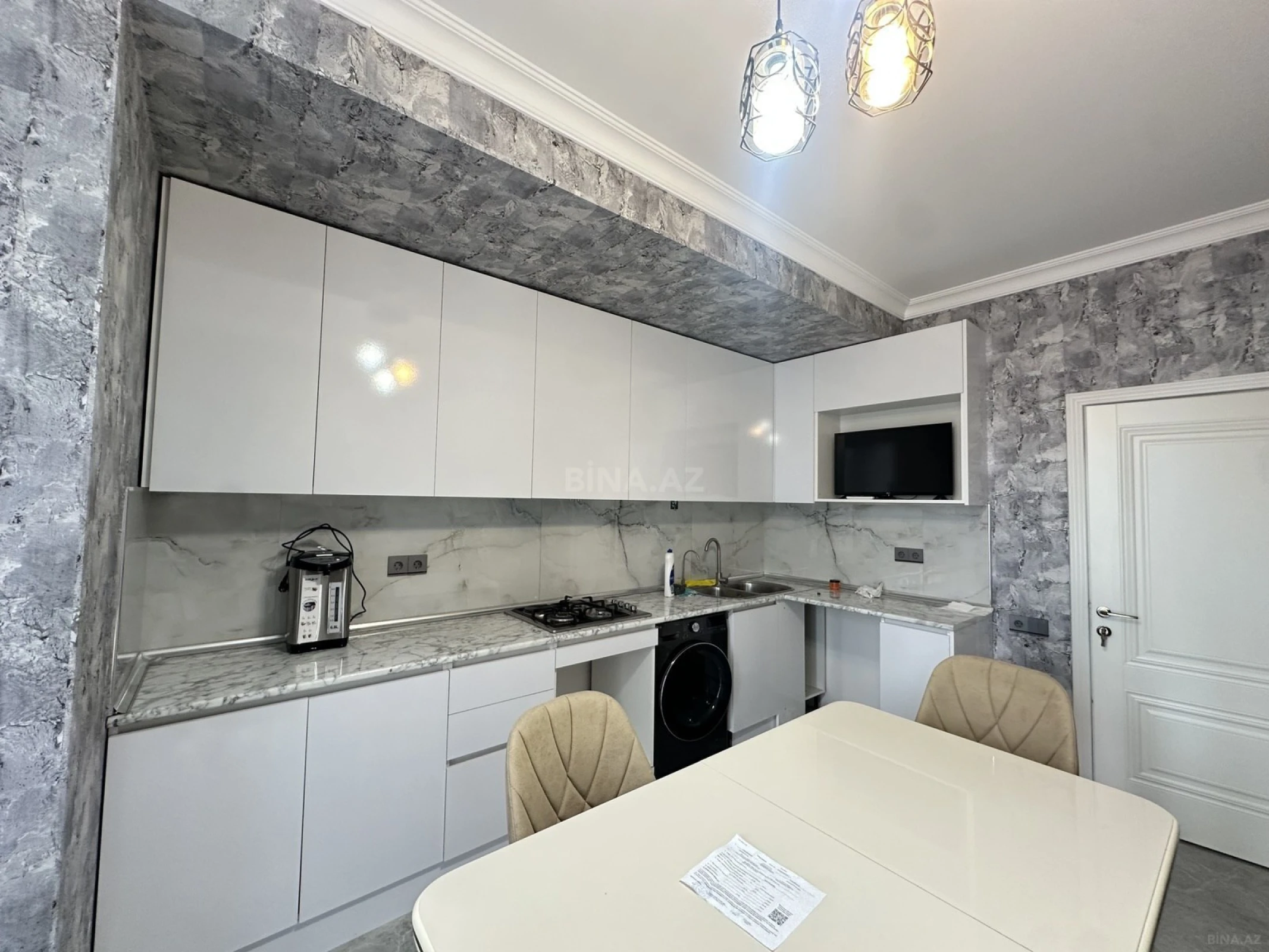 Kirayə verilir 2 otaqlı mənzil 90 m²