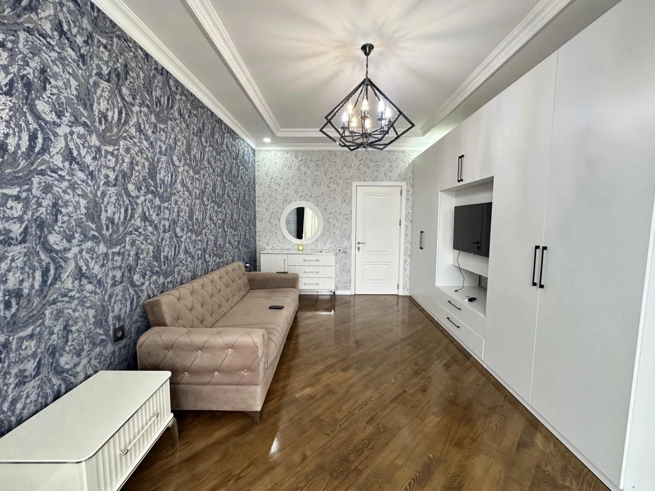 Kirayə verilir 2 otaqlı mənzil 90 m²
