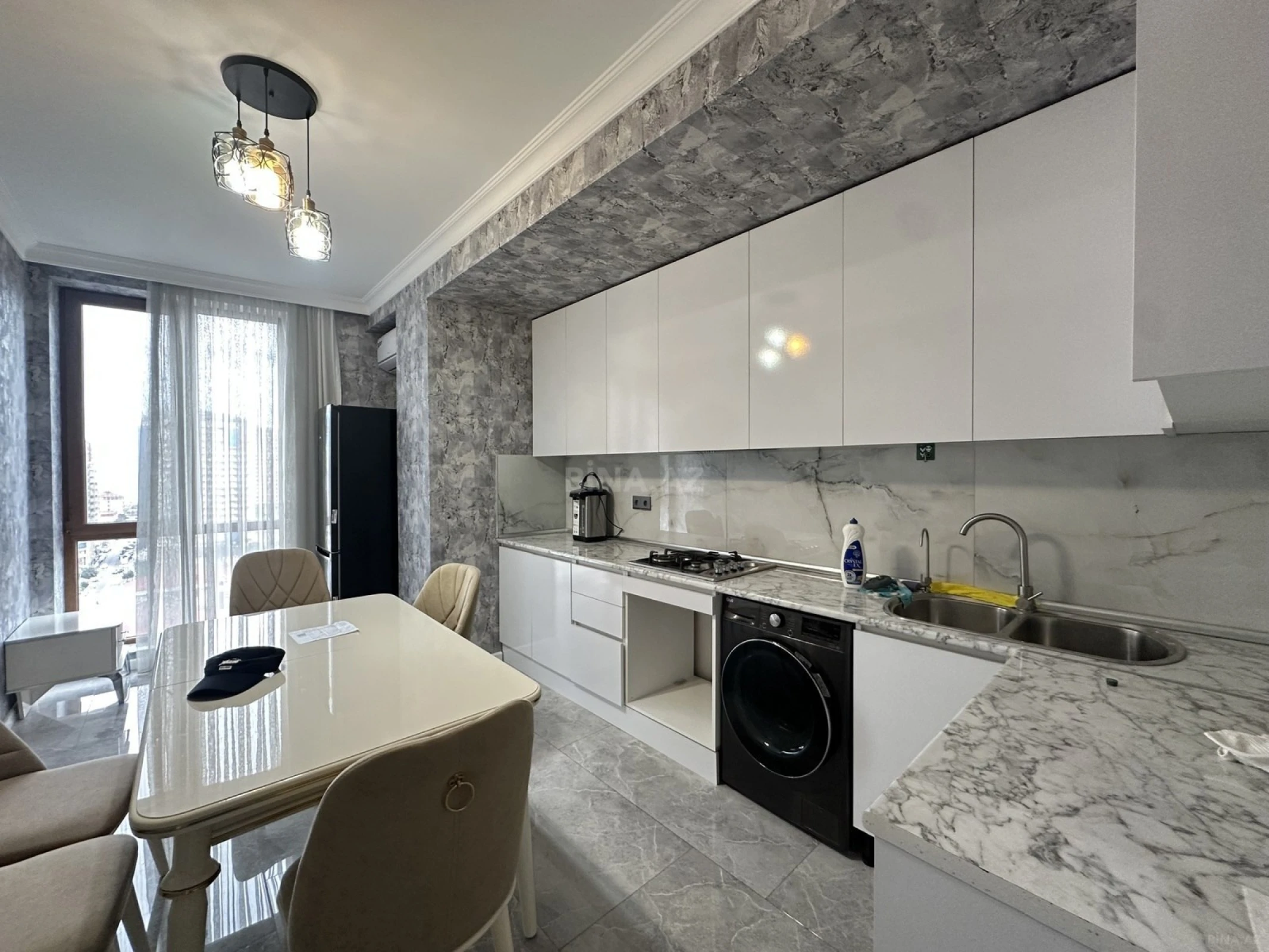 Kirayə verilir 2 otaqlı mənzil 90 m²