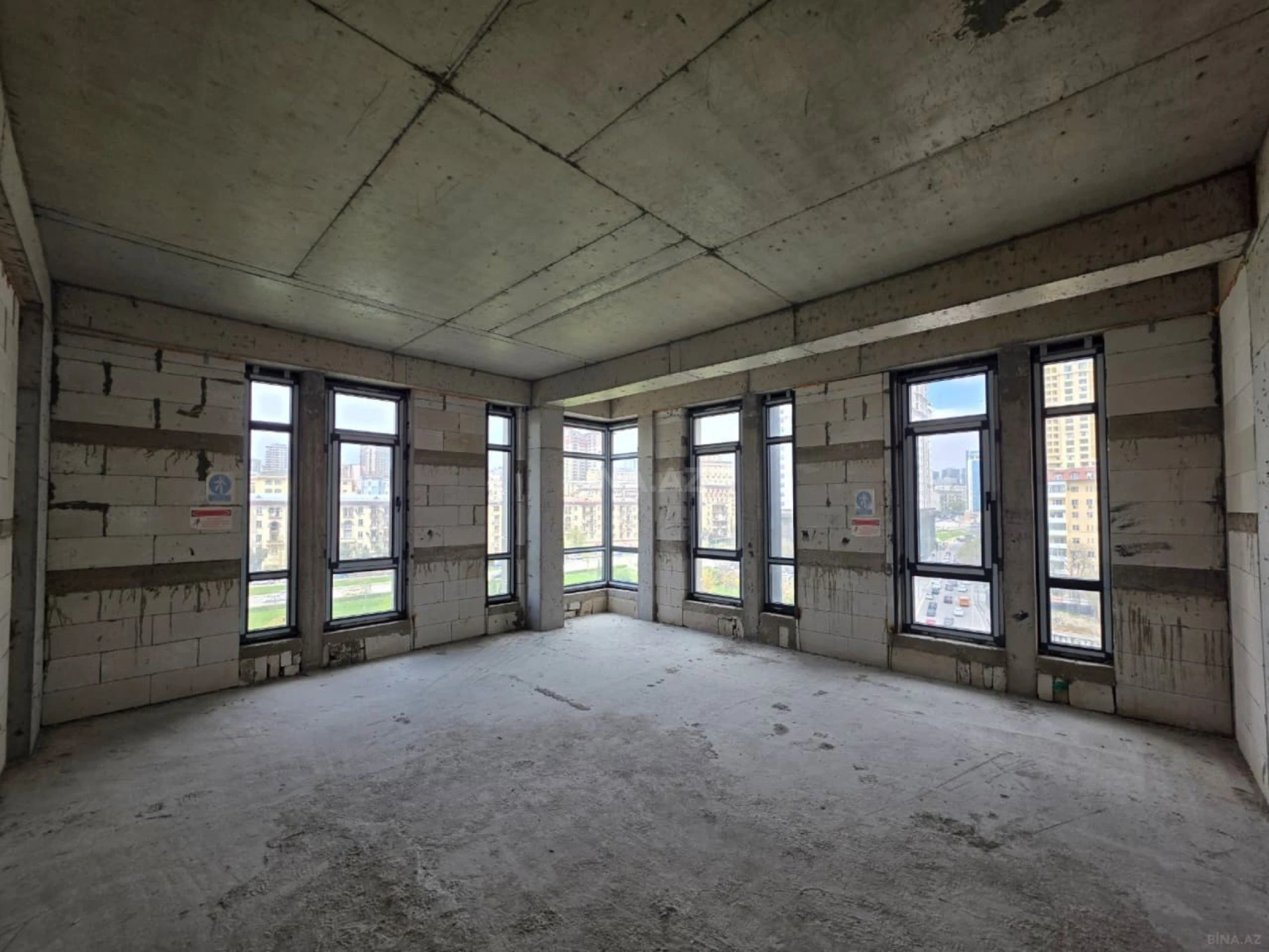 Satılır 3 otaqlı mənzil 154 m²