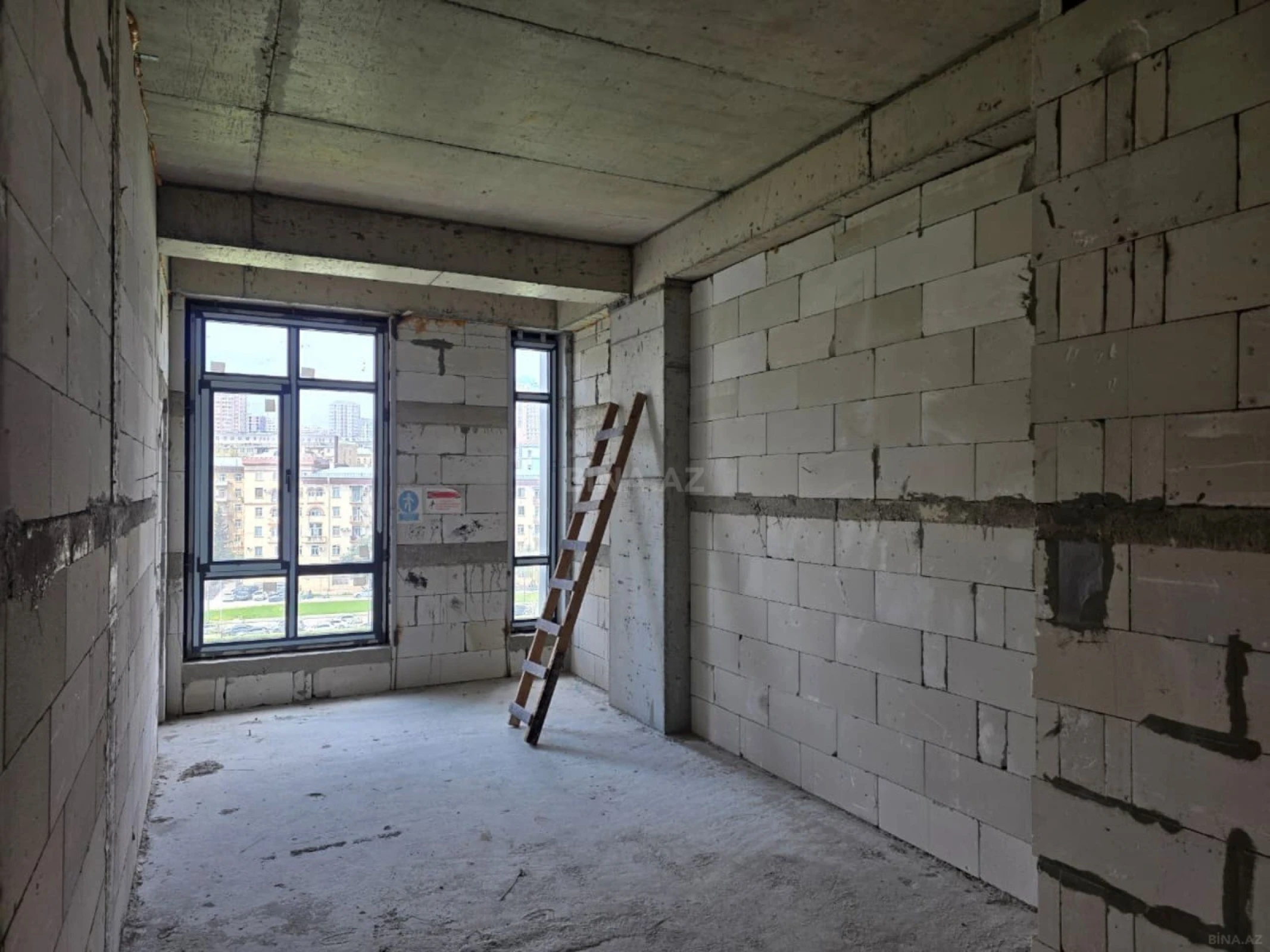 Satılır 3 otaqlı mənzil 154 m²