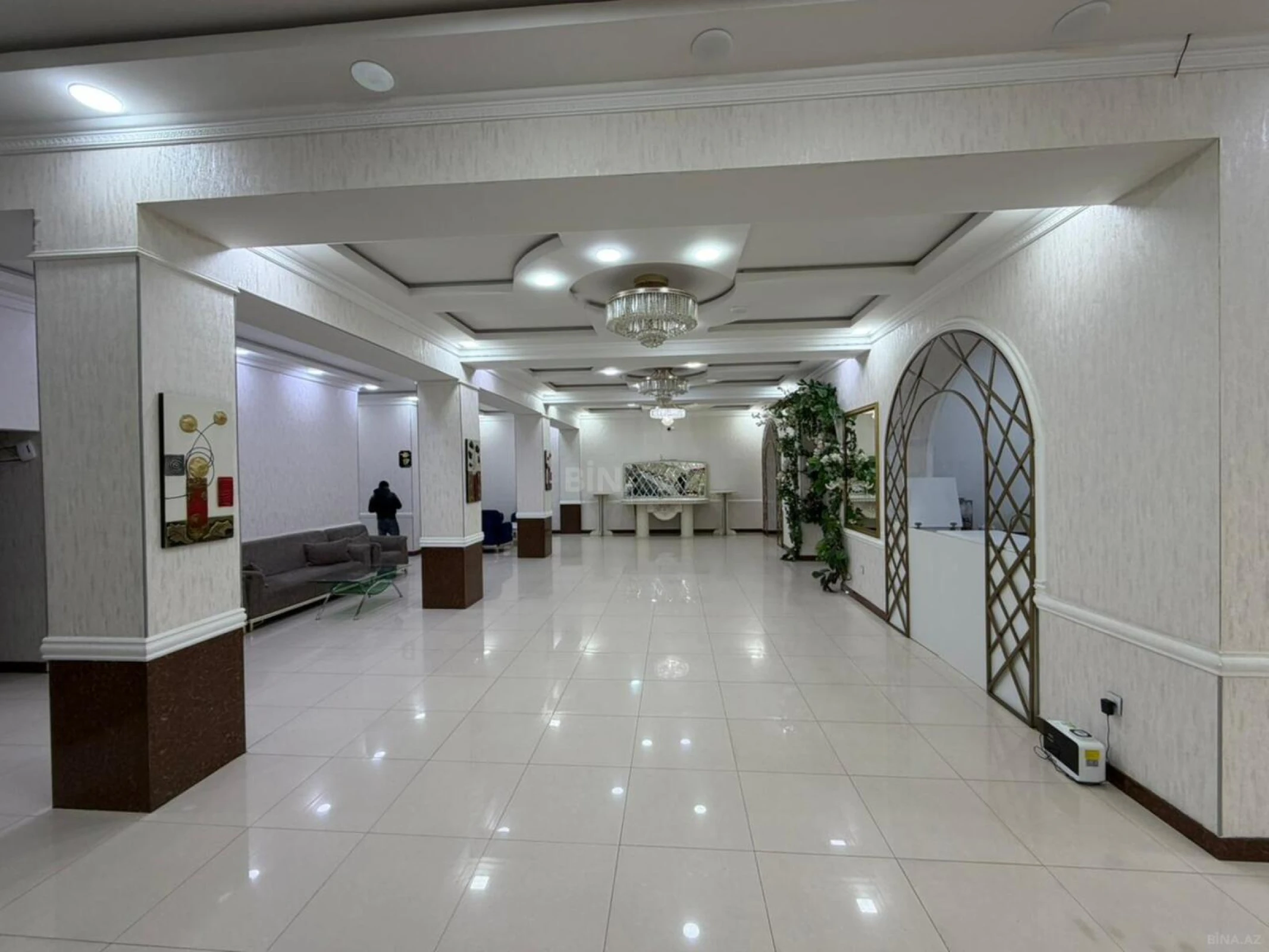 Satılır obyekt 842 m²