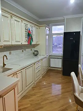 Kirayə verilir 2 otaqlı mənzil 97 m²