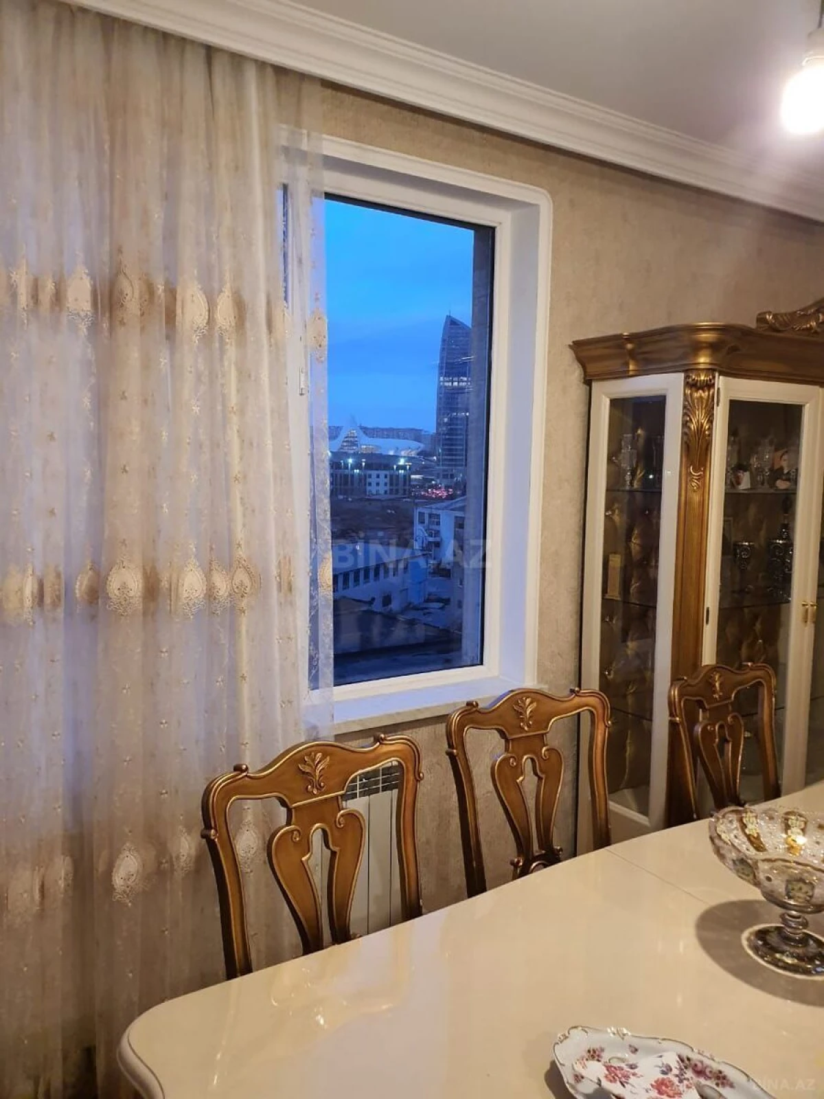 Kirayə verilir 2 otaqlı mənzil 97 m²