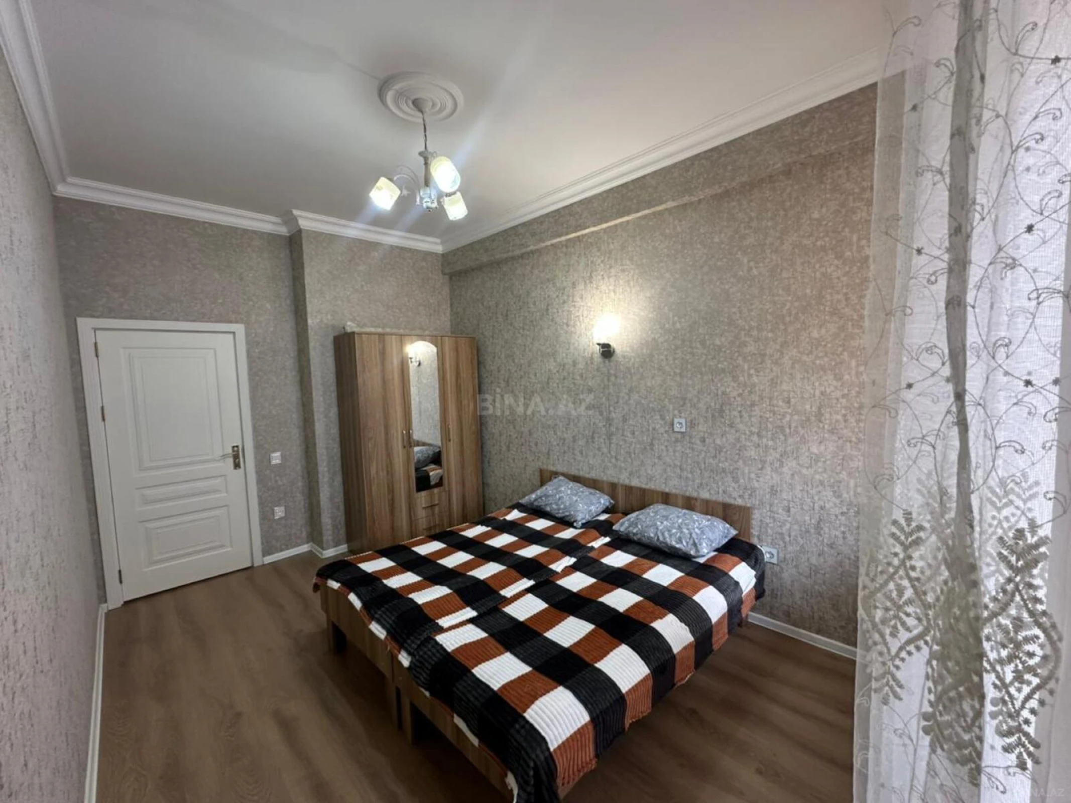 Kirayə verilir 2 otaqlı mənzil 70 m²