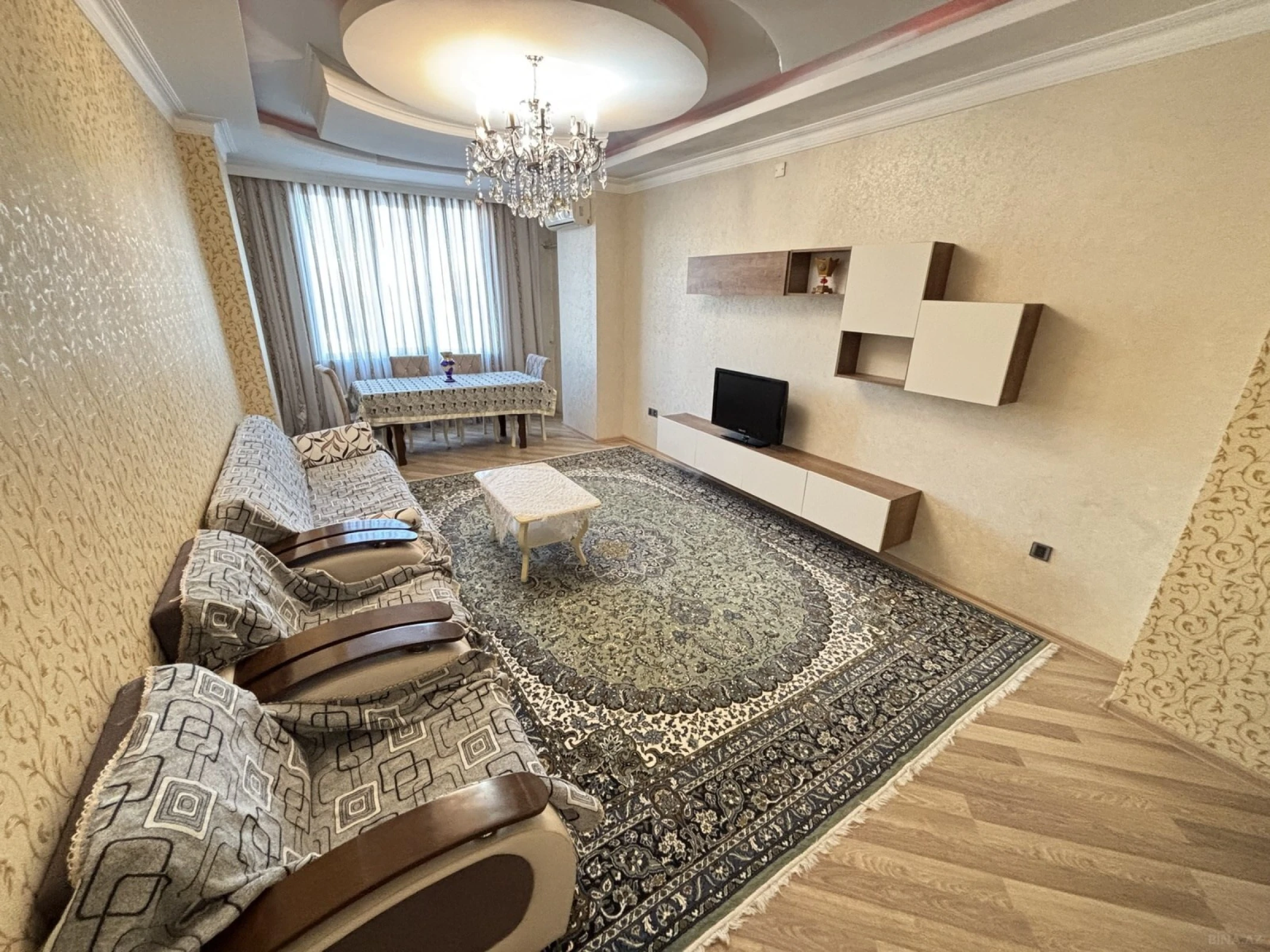 Kirayə verilir 2 otaqlı mənzil 100 m²