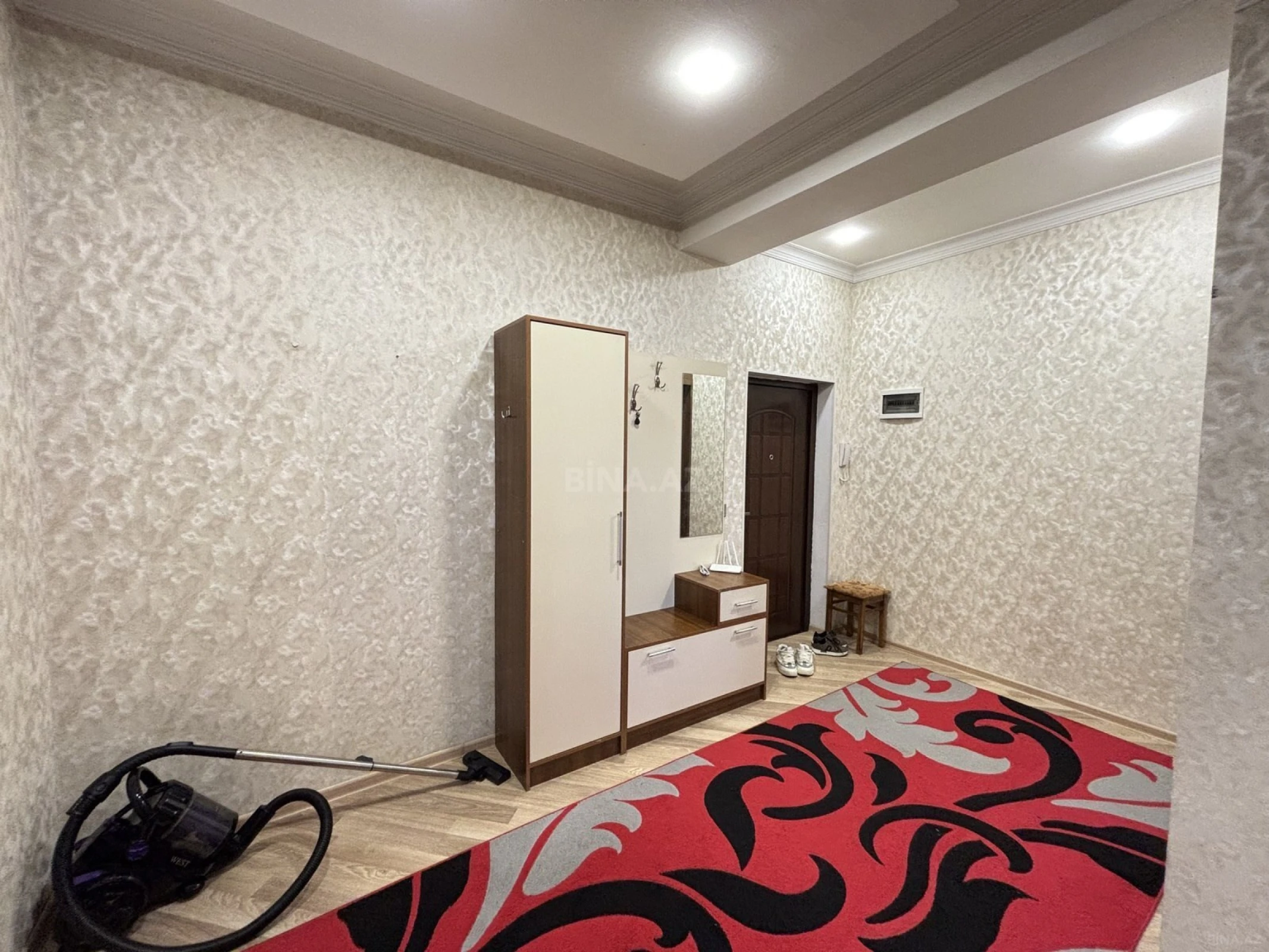 Kirayə verilir 2 otaqlı mənzil 100 m²