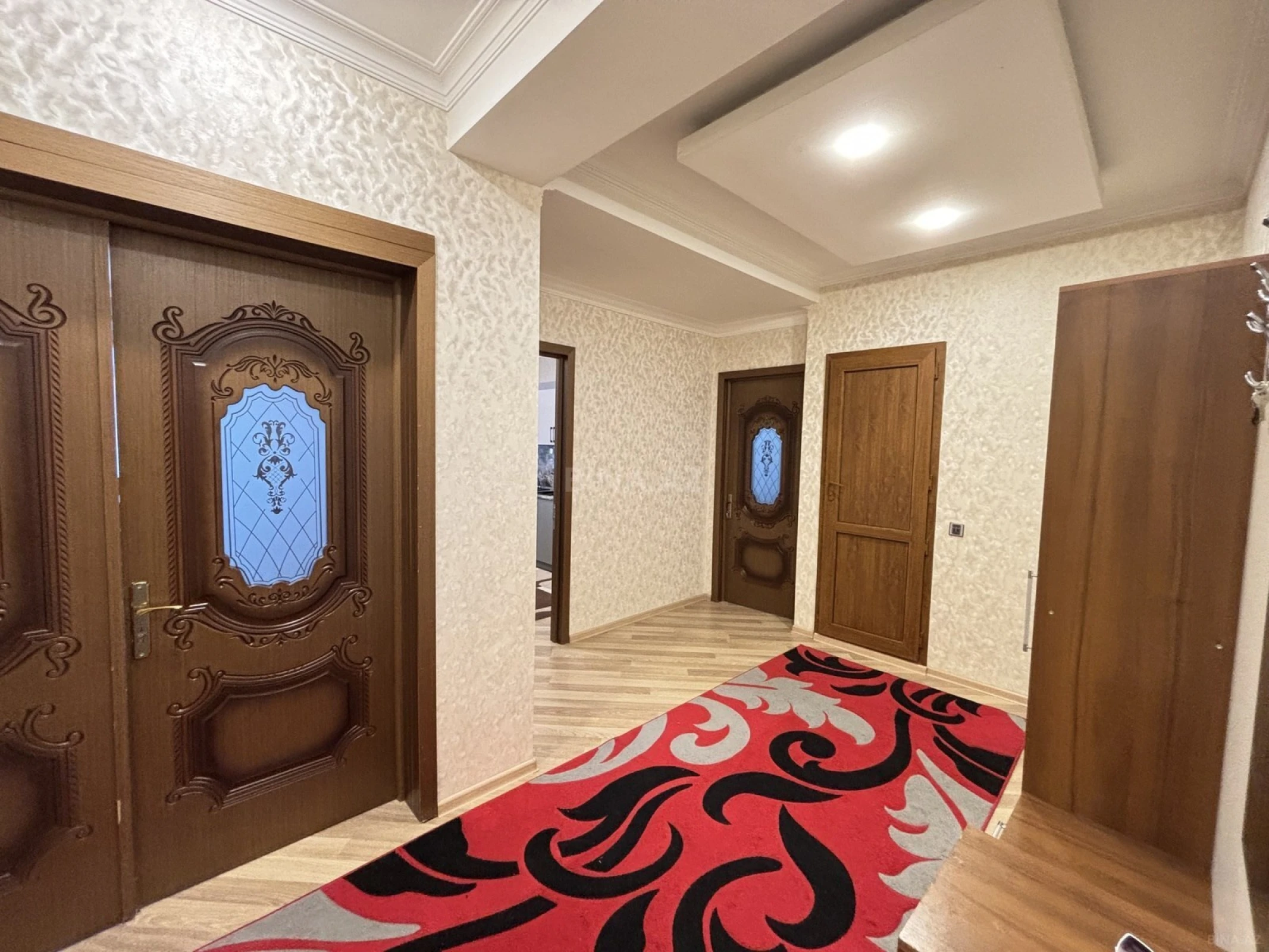 Kirayə verilir 2 otaqlı mənzil 100 m²