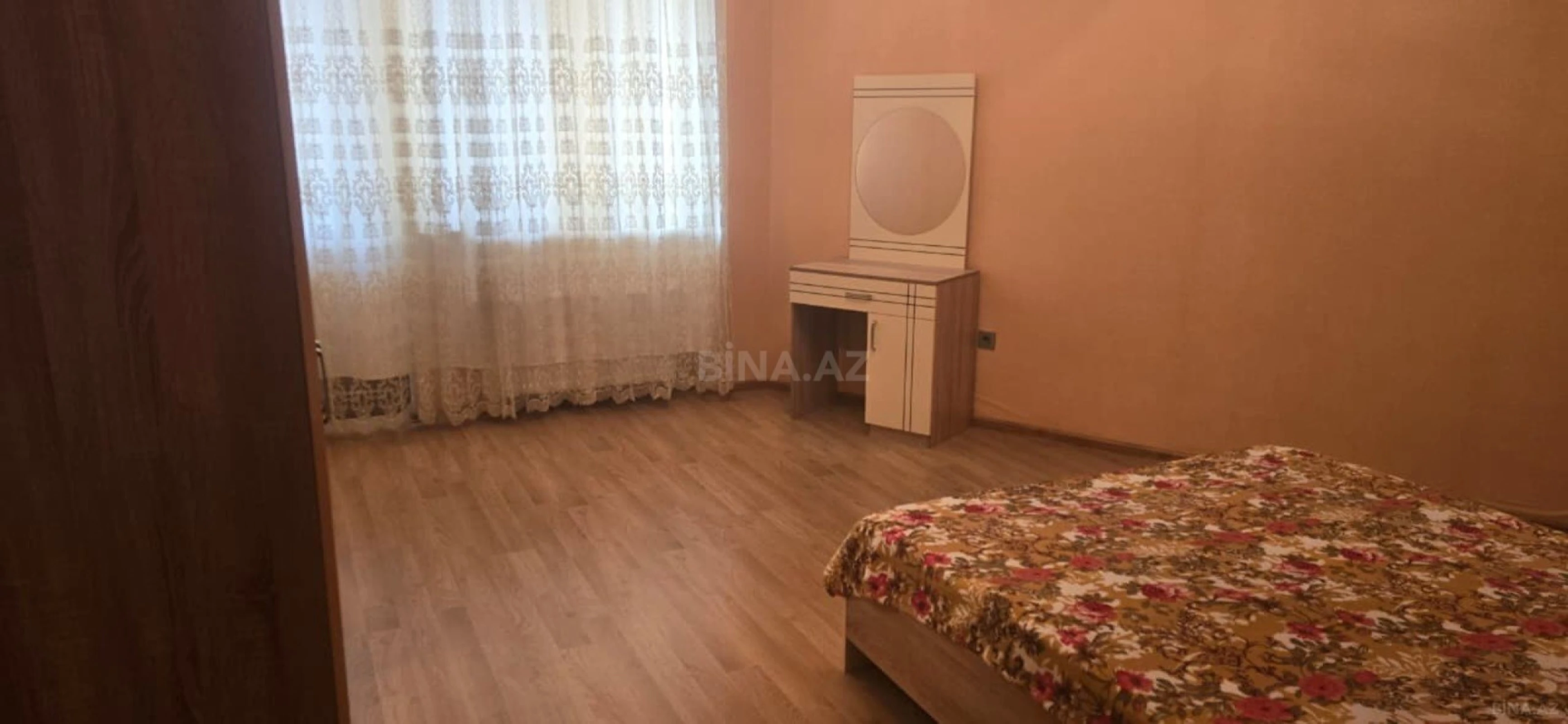 Kirayə verilir 3 otaqlı mənzil 150 m²