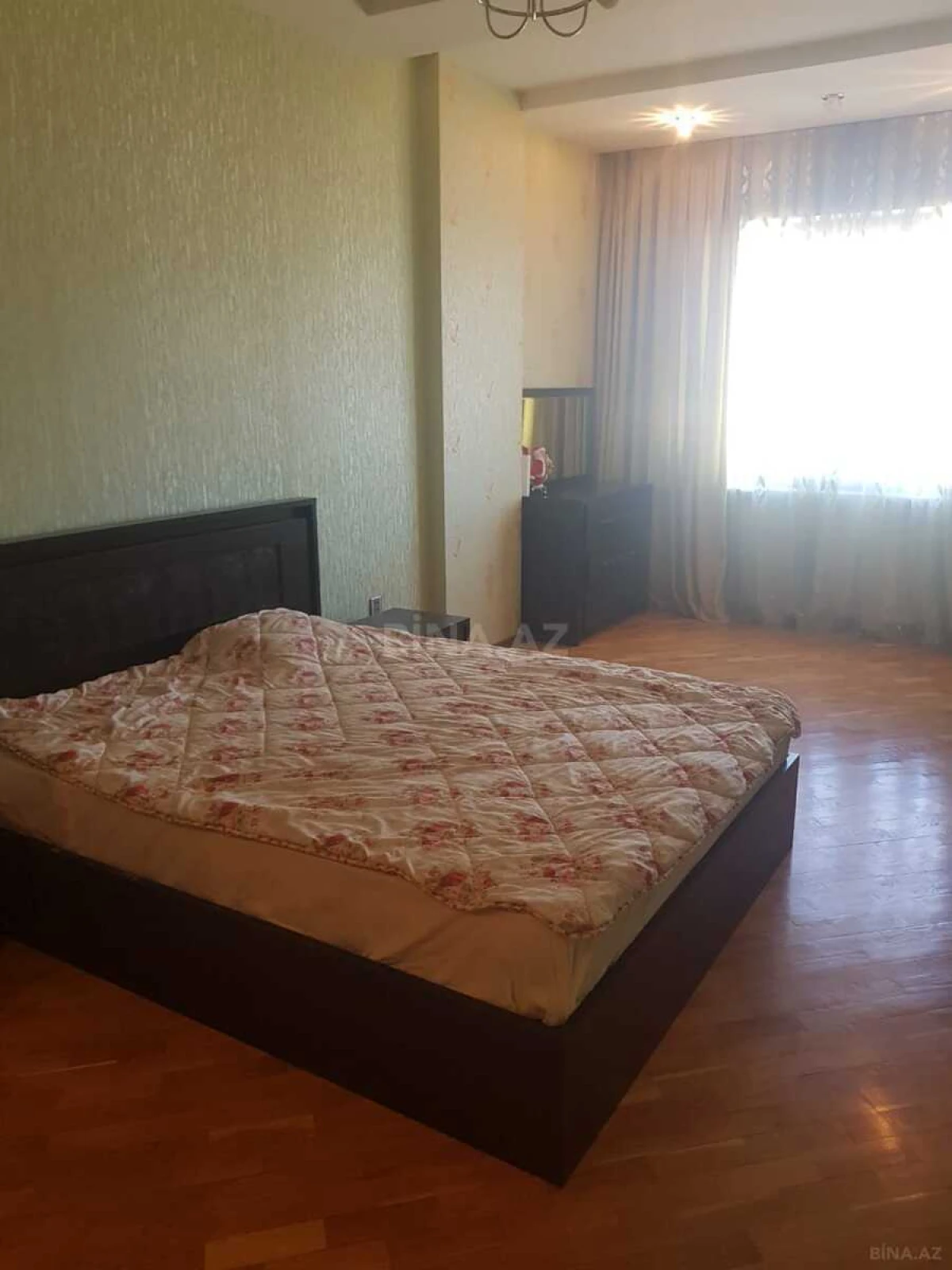 Satılır 3 otaqlı mənzil 155 m²