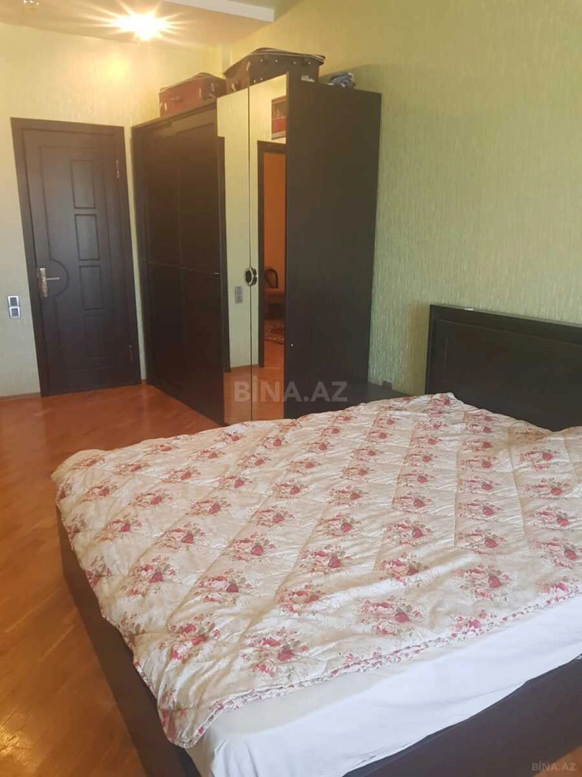 Satılır 3 otaqlı mənzil 155 m²