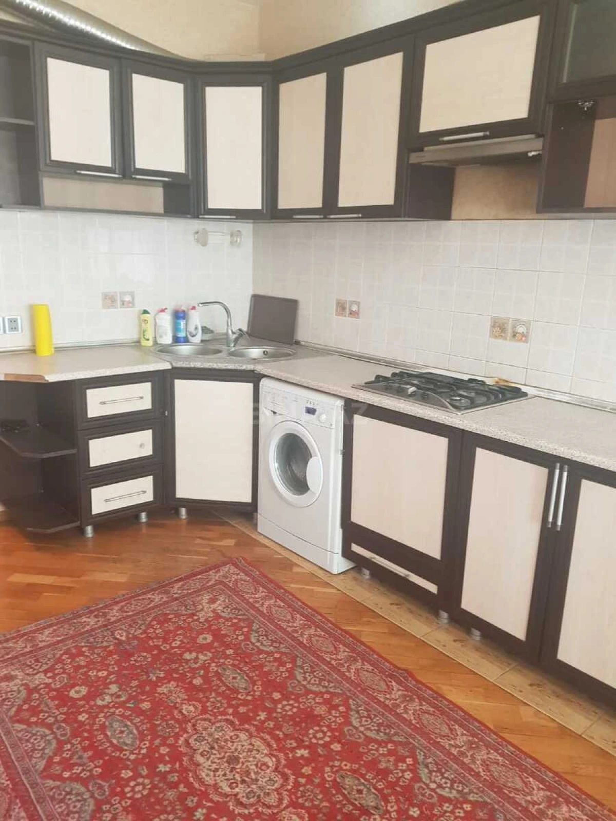 Satılır 3 otaqlı mənzil 155 m²