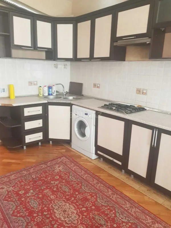 Satılır 3 otaqlı mənzil 155 m²